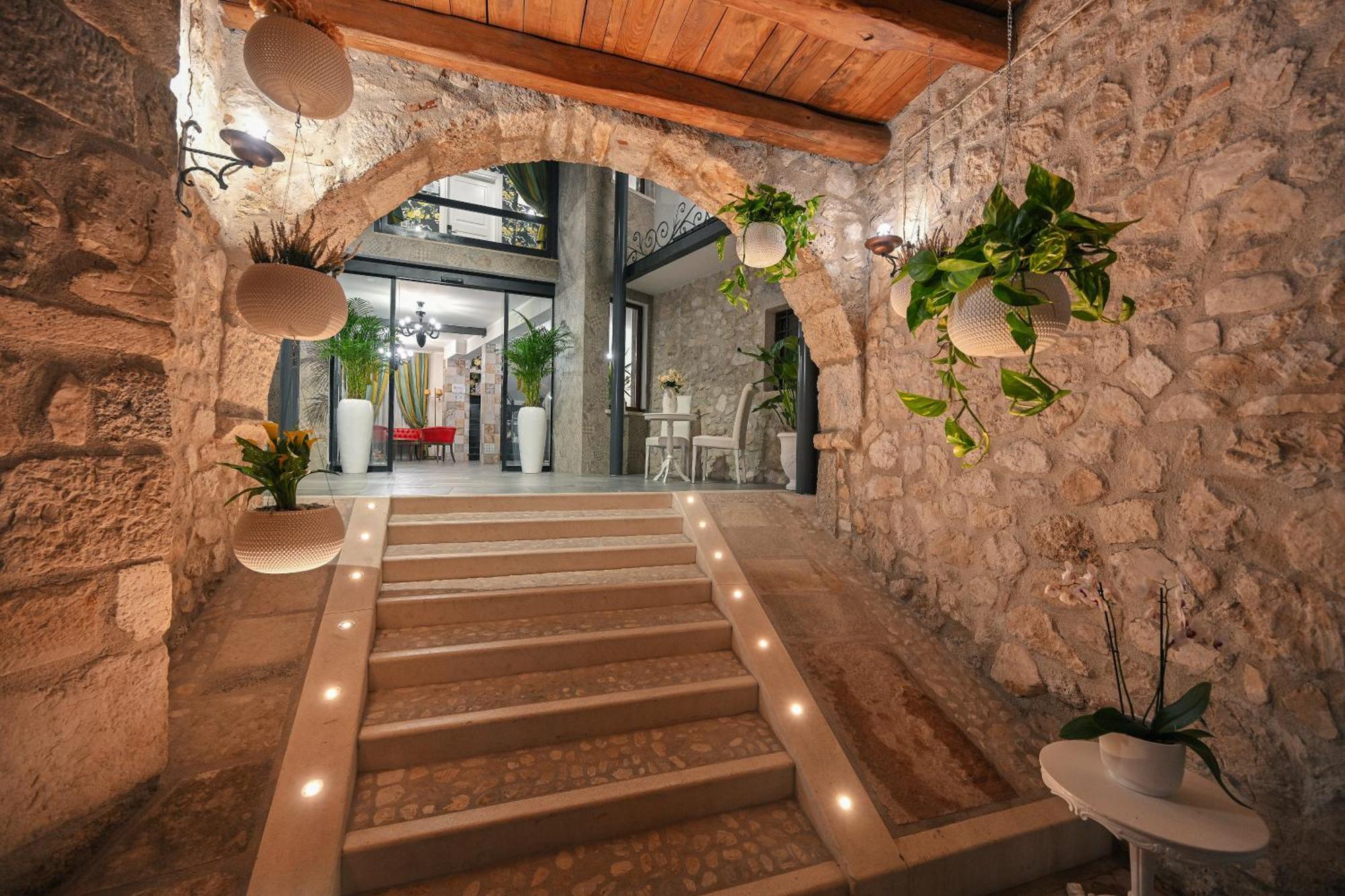 Hotel Mastrodattia Celano Exterior photo