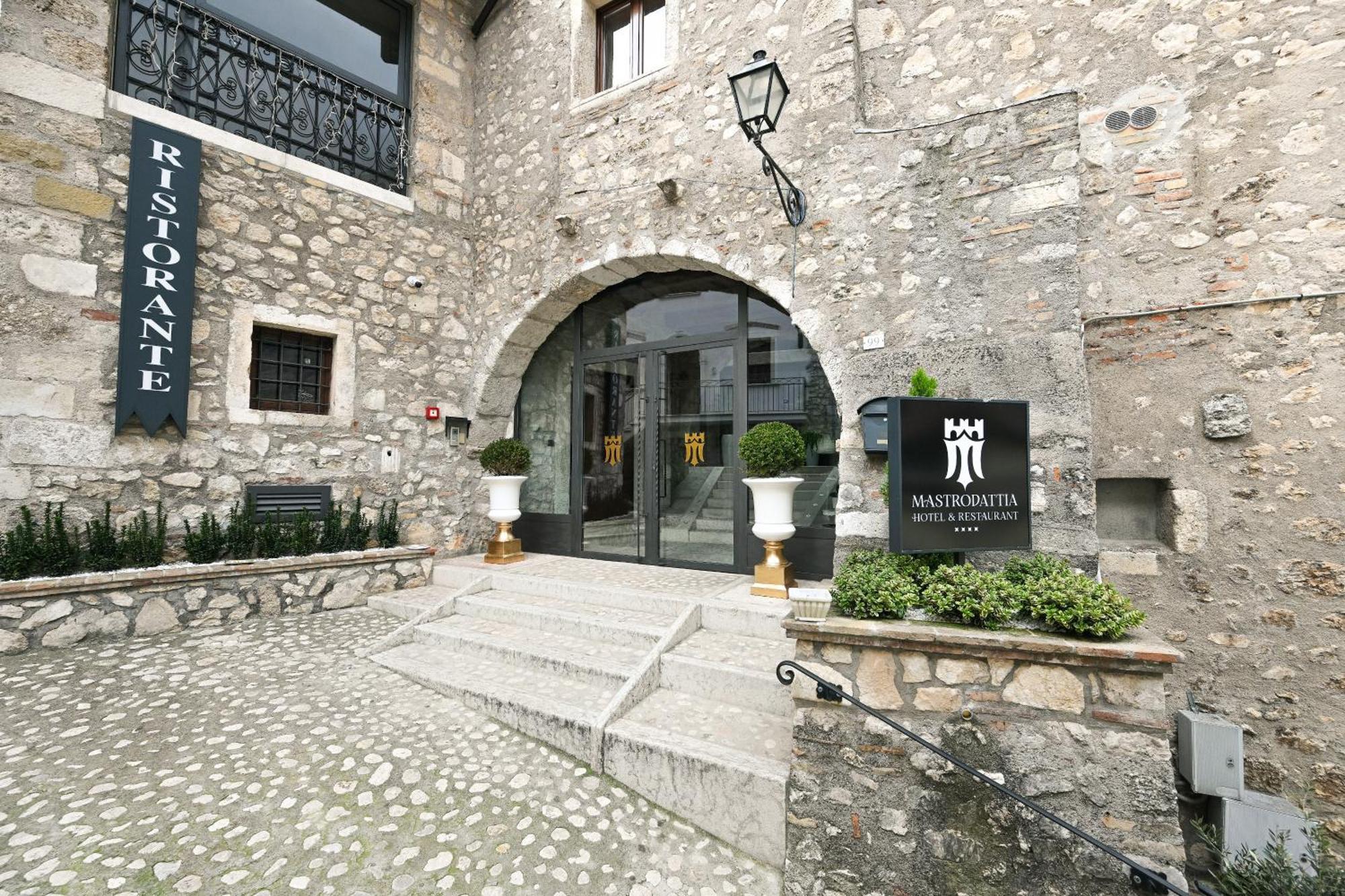 Hotel Mastrodattia Celano Exterior photo